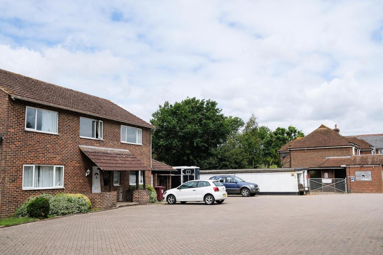 Willowbrook Riding Centre チチェスター エクステリア 写真