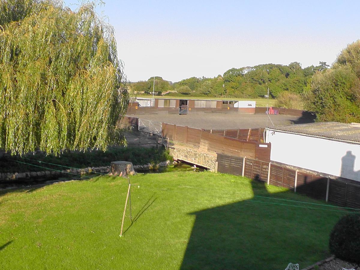 Willowbrook Riding Centre チチェスター エクステリア 写真